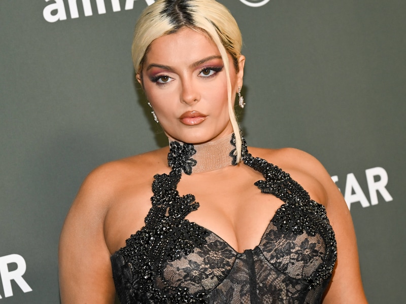 Bebe Rexha (37) haalt uit naar mannen die commentaar geven op haar borsten: “Ze zijn zo enorm geworden”