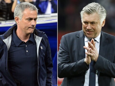 Ancelotti (rechts) wil maar wat graag de taken van Jose Mourinho overnemen.