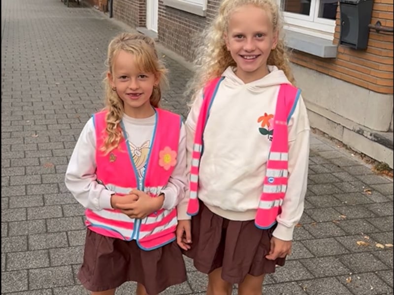 Lily en Lore uit Brecht klaar voor de eerste schooldag