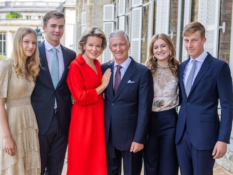 Filip en Mathilde met hun kinderen.