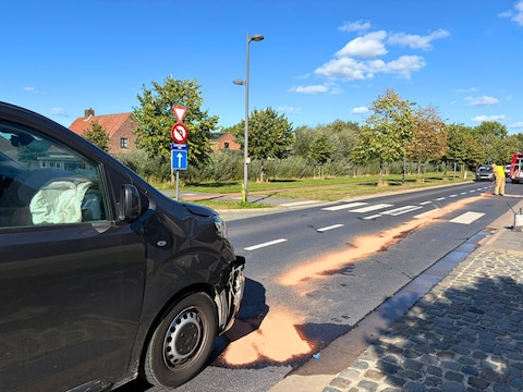 Drie voertuigen raakten betrokken bij de kettingbotsing op de Wingenesteenweg in Zwevezele.