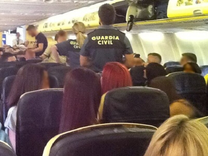 De Guardia Civil kon na de landing slechts vijf hooligans identificeren