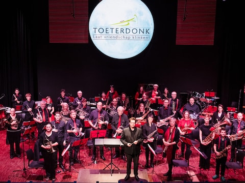 Fanfare Toeterdonk bestaat 15 jaar.