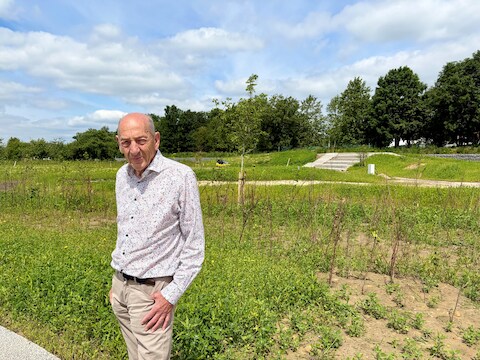 Schepen van Openbare Werken Edward De Wit (CD&V) aan het bospark in Kapelle-op-den-Bos