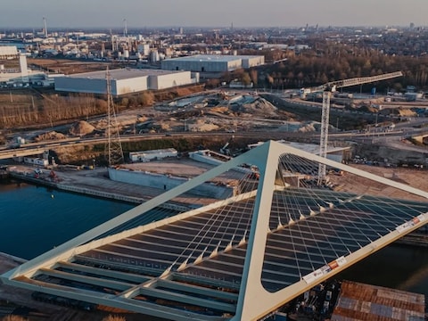 De voorlopig nog naamloze brug over de Ringvaart tussen Gent en Evergem