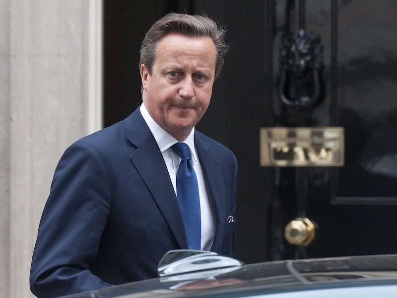 Cameron vertrekt vanochtend naar de COBRA-meeting omtrent de dreiging van IS een Britse gijzelaar te onthoofden.