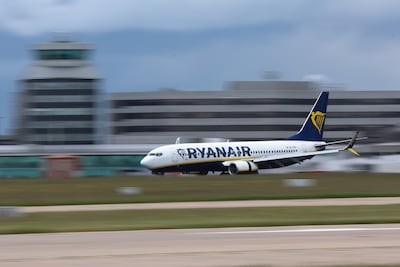 Britse waakhond onderzoekt Ryanair omdat ouders moeten betal