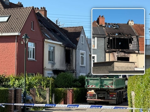 Het parket en branddeskundigen zijn momenteel ter plaatse aan de woning in Anderlecht. 