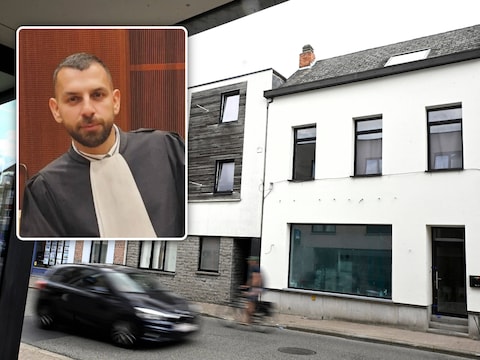 De woning in Merchtem waar Hamza en zijn moeder inwoonden bij oom M.N., die is aangehouden voor moord. Inzet: advocaat Ibrahim Uckuyulu, die M.N. bijstaat.