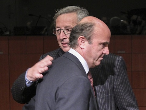 Jean-Claude Juncker met de Spaanse minister van Financiën Luis de Guindos.