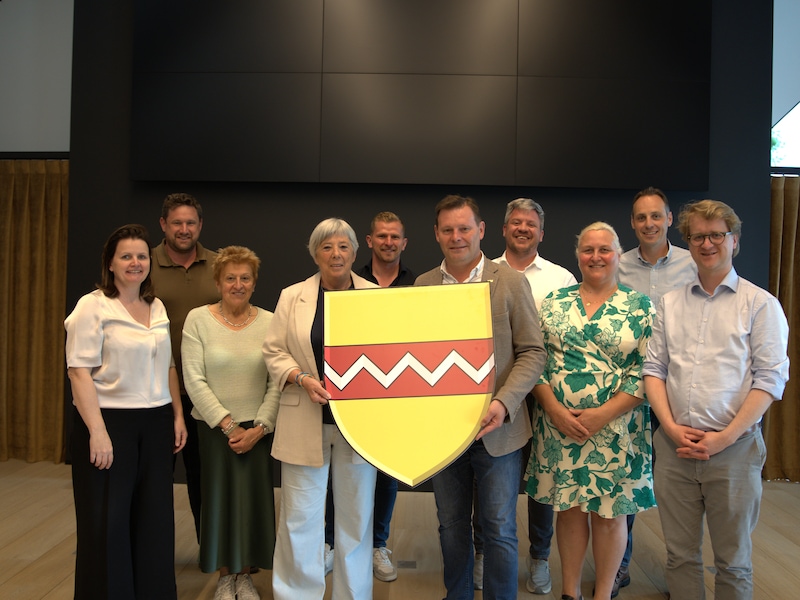 Gemeenteraad keurt nieuw wapenschild voor fusiegemeente Wingene goed, oppositie vindt Zwevezele wat ondervertegenwoordigd