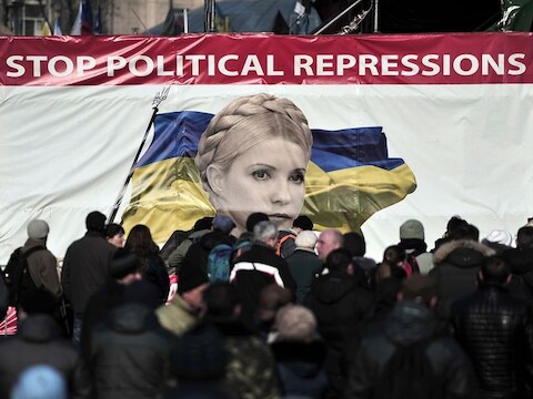 Een portret van Tomosjenko op het Onafhankelijksheidsplein in Kiev.