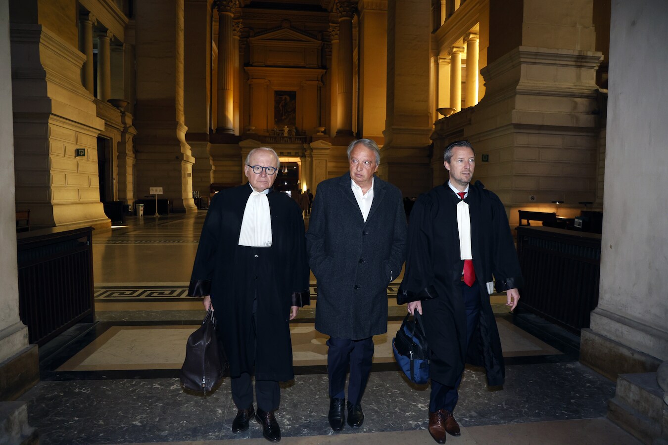 EXCLUSIEF. 2 miljoen voor de makelaar, en hij wist van niets: hoe Rode ...