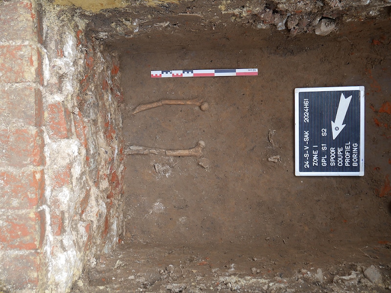 Archeologisch onderzoek aan Sint-Amanduskerk onthult eeuwenoude begravingen
