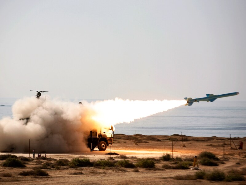Iran lanceerde begin januari een Ghaderraket tijdens legeroefeningen nabij de zeestraat van Hormuz. Ghader betekent vrij vertaald 'capabel'.