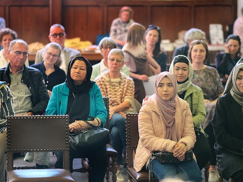 De Afghaanse vrouwen dankten de Ieperlingen voor de warme ontvangst na hun vlucht voor de Taliban. 