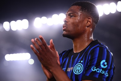 Inter-verdediger Denzel Dumfries op weg naar Real Madrid - Doelman Dani van den Heuvel vertrekt bij Club Brugge