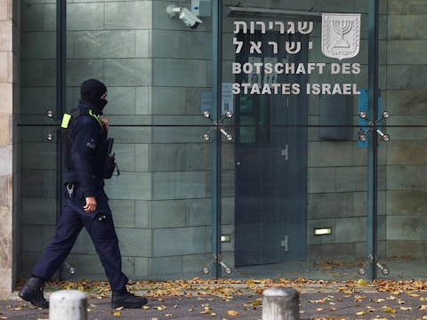De ambassade in Berlijn net na een vorige dreiging.
