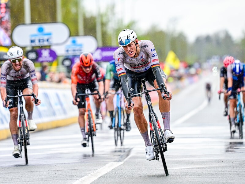 UITSLAG. Twee Belgen in top 10 en Politt alsnog op het podium naast Van der Poel en opvallende Italiaan