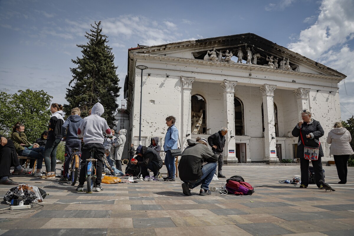 El teatro destruido, del que sólo quedó en pie la fachada.