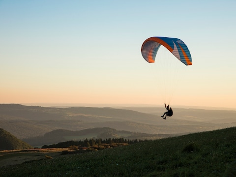 Illustratiebeeld van een paraglider.