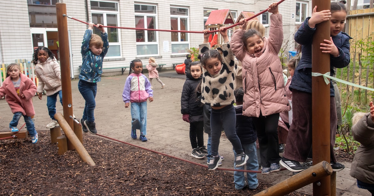 Kinderen van Sint-Gertrudis leven zich uit op gloednieuw evenwichtsparcours