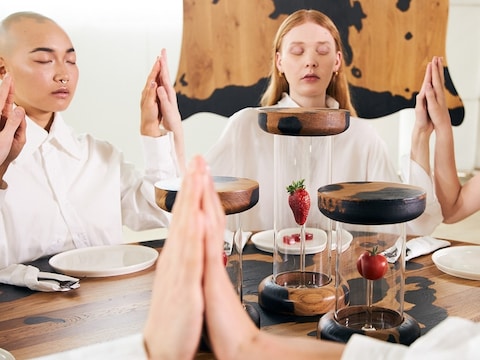 Er zijn ook performances van kunstenaars als Sien Vanmaele, Elise Coudré en Sophie Coulet op het fooddesignfestival Edible.