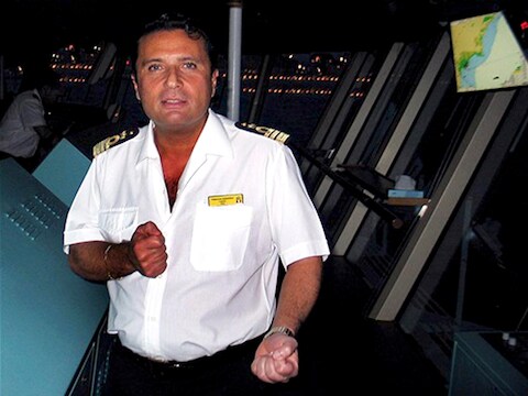Kapitein Francesco Schettino zou een manoeuvre uitgevoerd hebben waarvoor hij geen toestemming had.