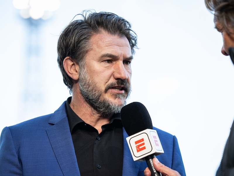 Carl Hoefkens op z’n tenen getrapt na ‘paspoortgate’: “Dat wij aansteker zijn? Het was gewoon een bestaande regel”