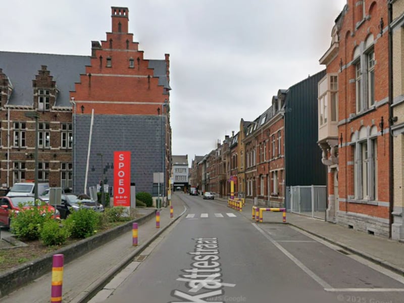 Man rijdt 72 km/u in zone 30: “Ik wilde mijn dochter zo snel mogelijk afzetten”