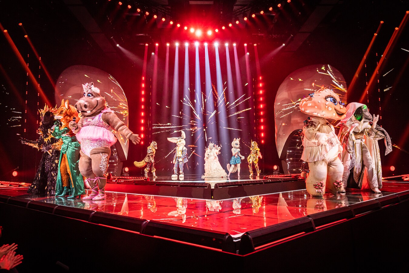 Foxy Lady moet ‘The Masked Singer’ verlaten, ontdek hier wie er onder ...
