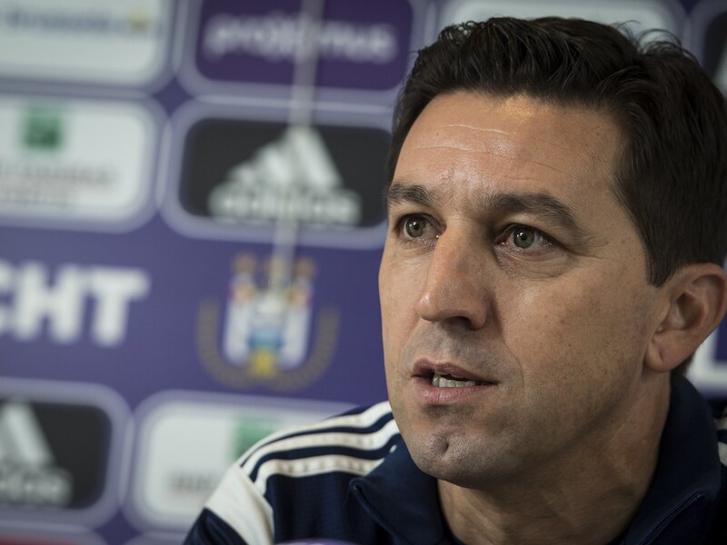 Bij RSC Anderlecht zijn ze meer dan tevreden over hun coach en dan mag er natuurlijk een beloning volgen.