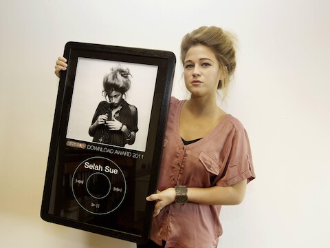 In België was Selah Sue vorig jaar de meest gedownloade artiest.
