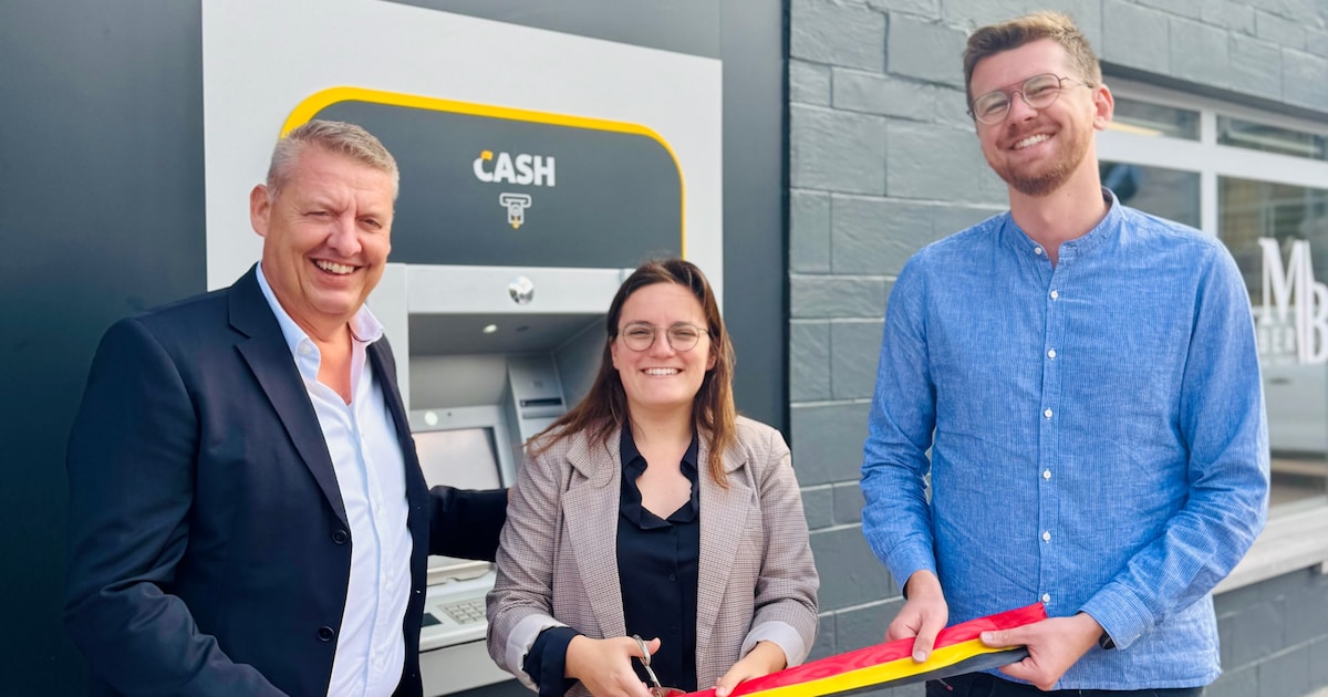 CASH-punt aan kerk van Waver is geopend: “De vraag naar toegankelijke bankautomaten leeft bij inwone