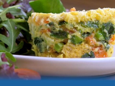 Niet meer dan vijf minuten duurt het om deze heerlijke quiche op tafel te zetten.
