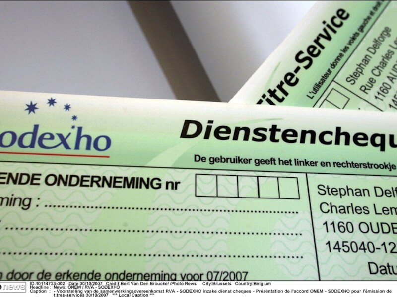 Concreet stelt de missie voor om het gebruik van tijdskrediet te beperken en de fiscale aftrek van dienstencheques af te schaffen.