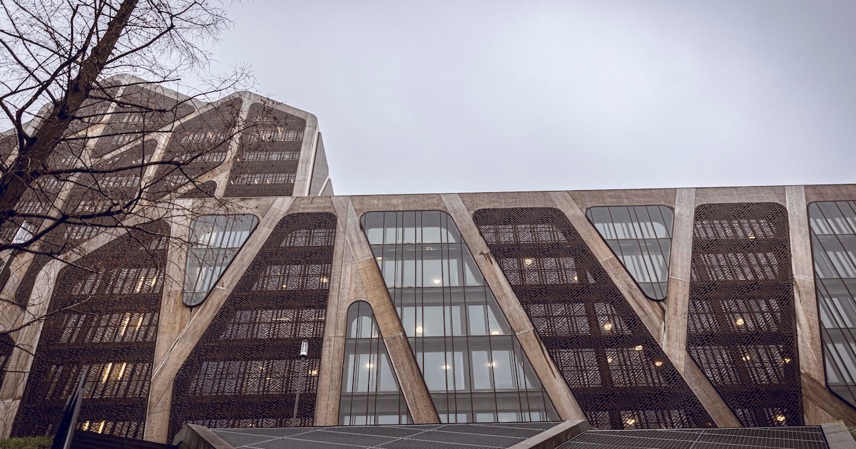 82-jarige man voor politierechter na botsing in parking en vluchtmisdrijf: “Veel drinken maakt je ni