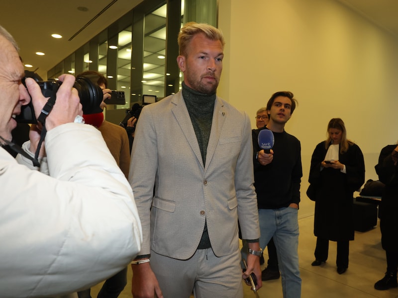 Buren van man die zijn hond mishandelde reageren na commotie: “Een  molotovcocktail gooien is erover” | Binnenland | HLN.be