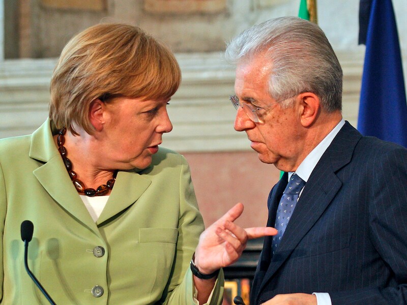 De Duitse Bondskanselier Angela Merkel en de Italiaanse premier Mario Monti.