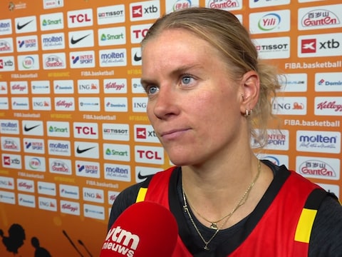 “Meisjes en staf sleuren me erdoor”: Julie Vanloo spreekt voor het eerst over overlijden van haar peter