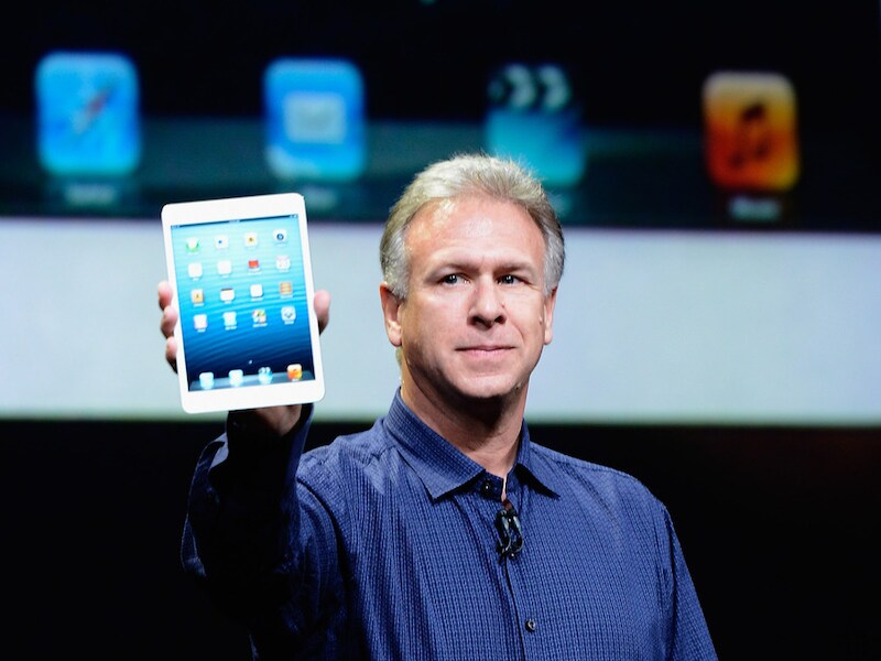 Apple's Phil Schiller met de iPad Mini.