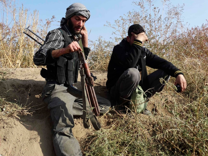 Syriëstrijders bij de stad al-Jarba.