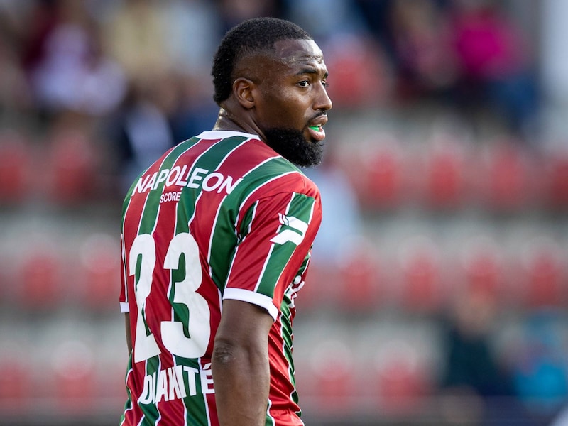Nieuwkomer Salim Diakité wil bij Zulte Waregem nieuwe start maken na moeilijke jaren: “Ik heb hard geleden om hier te geraken”