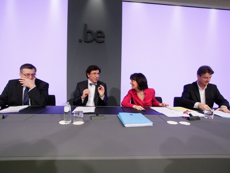 Premier Di Rupo stelde de nieuwe besparingen vanochtend voor samen met Financieminister Van Ackere (CD&amp;V), Minister van Sociale Zaken Onkelinx (PS) en Budgetminister Chastel (MR).