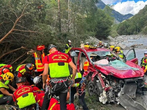 De auto stortte van de klif naar beneden en belandde in de rivier de Guil. 