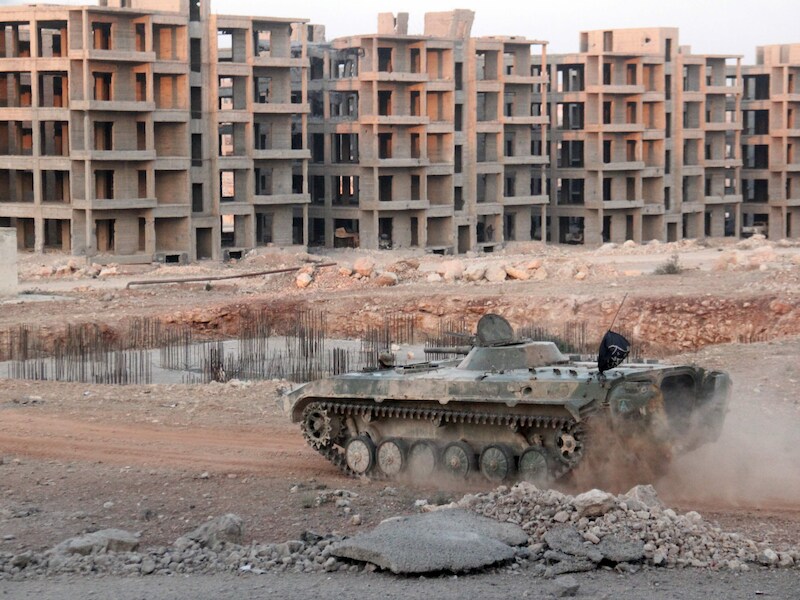 Een tank van Syrische rebellen in een oostelijke buurt van het belegerde Aleppo.