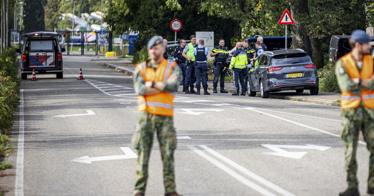 Geen explosief gevonden na bommelding bij Nederlandse vliegbasis in Leeuwarden