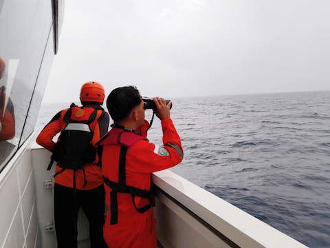 Beeld van vorige week van een zoektocht naar overlevenden van een schipbreuk, ook voor de kust van het eiland Sulawesi.