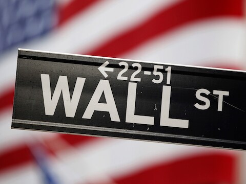 De zogeheten Volcker Rule, genoemd naar de voormalige Fed-voorzitter Paul Volcker die na de kredietcrisis van 2008 opriep tot aanscherping van de bankenregels, maakt het voor banken vrijwel onmogelijk om voor eigen rekening speculatief te handelen.