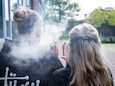 Heel veel jongeren vapen en kopen illegaal via een app de vape.